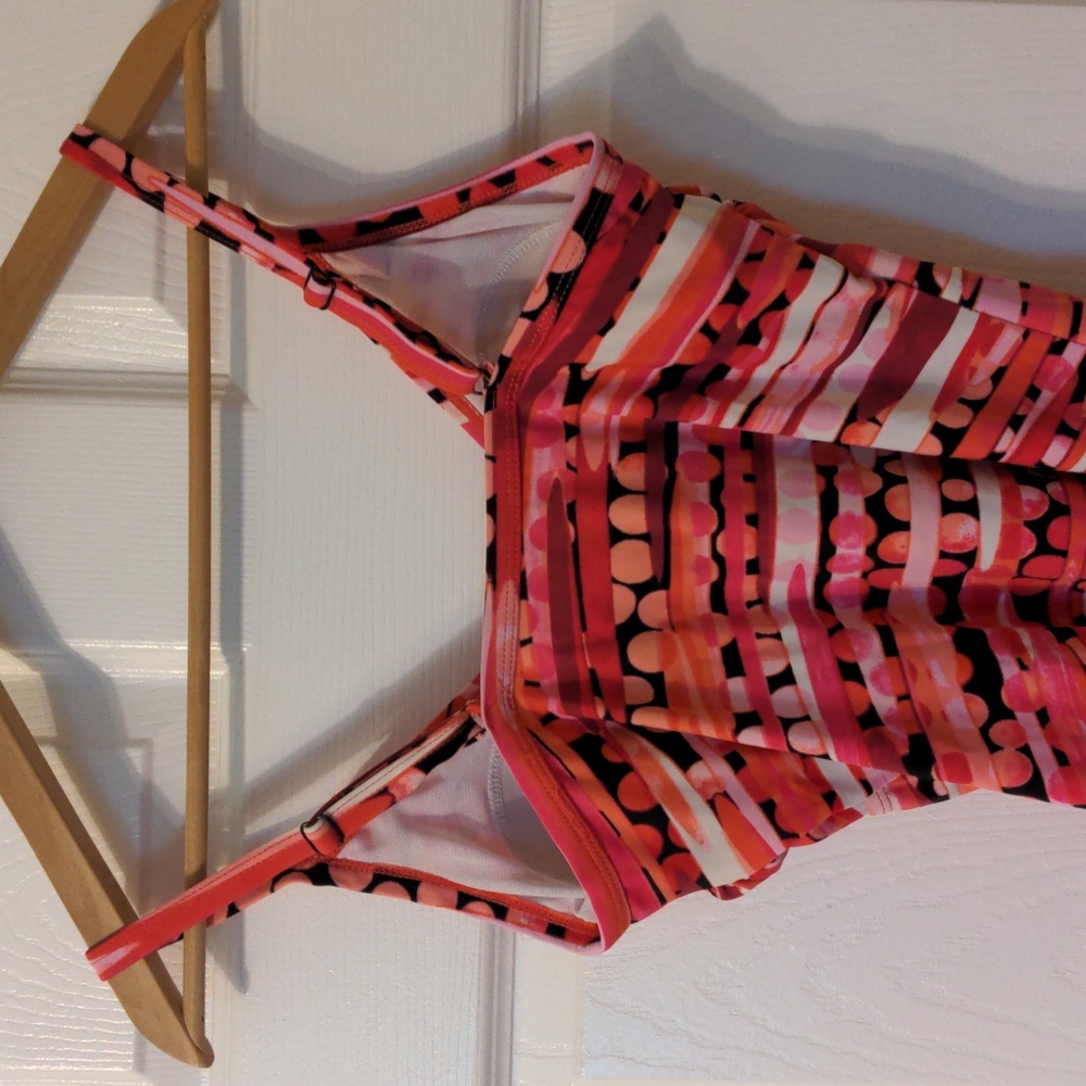 Like new tankini swimming top layered with shelf bra adjustable straps size 10 - Picture 3 of 8